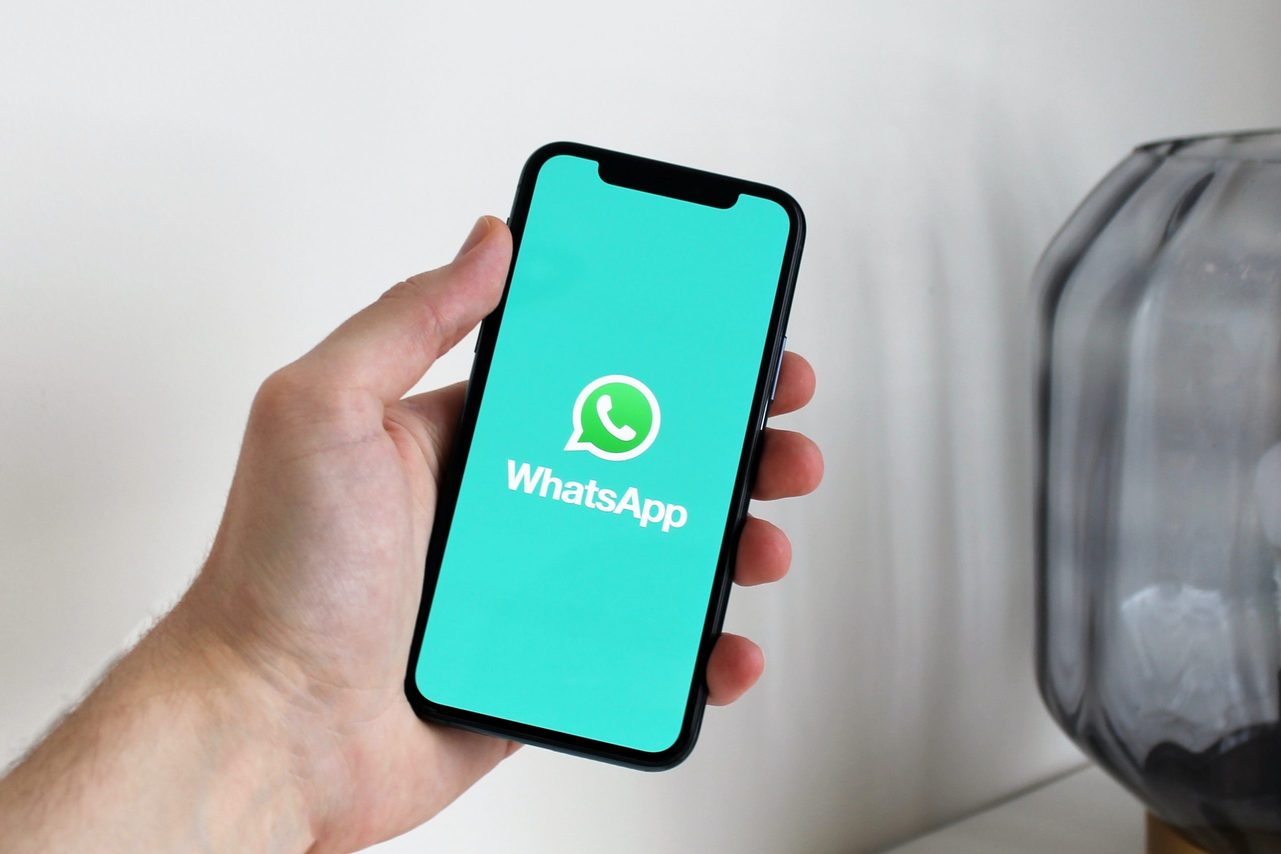  Nuovo regolamento WhatsApp, prendere o lasciare