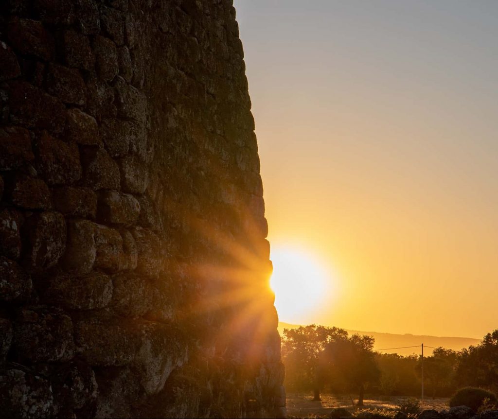 Solstizio Nuraghe Sardegna astronomia