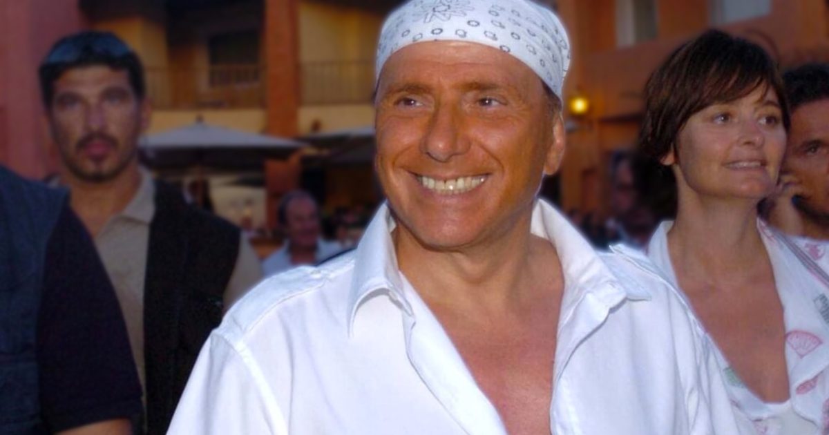 Silvio Berlusconi con la 'famosa' bandana