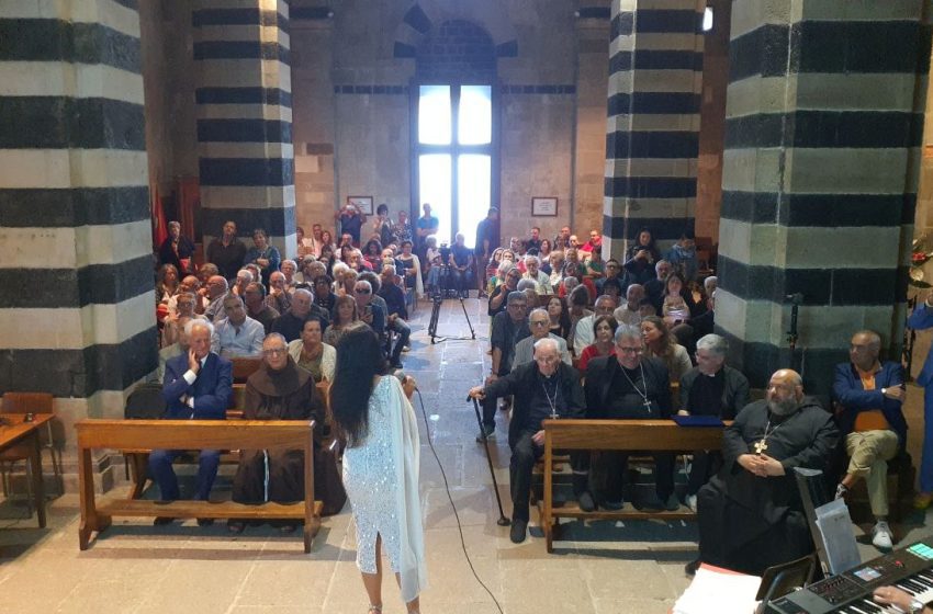  Borutta – “Deus ti salvet Maria”, il video con Maria Giovanna Cherchi e Fausto Leali a San Pietro di Sorres