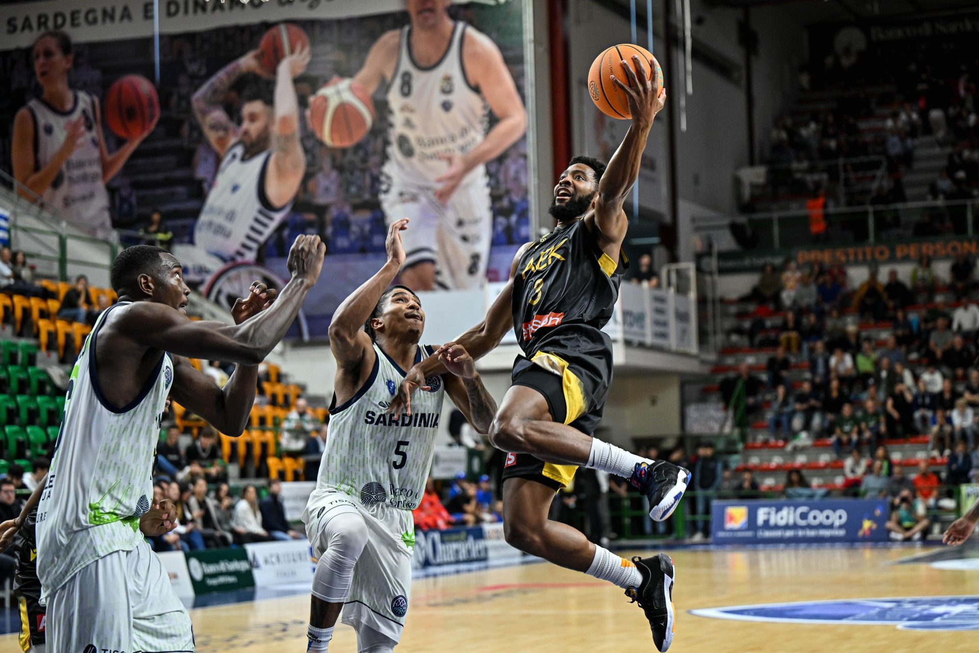 Dinamo Aek Basket Champions League