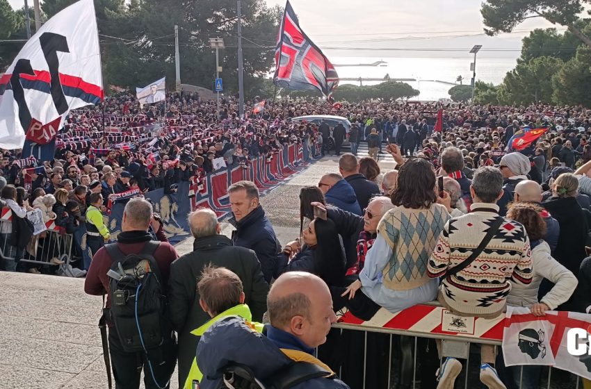  Cagliari – Gigi Riva, per i funerali migliaia di persone da tutta la Sardegna (video e diretta)