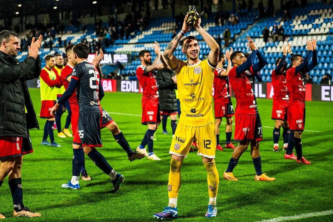 Il portiere Andrea Zaccagno esulta dopo la vittoria contro la SPAL