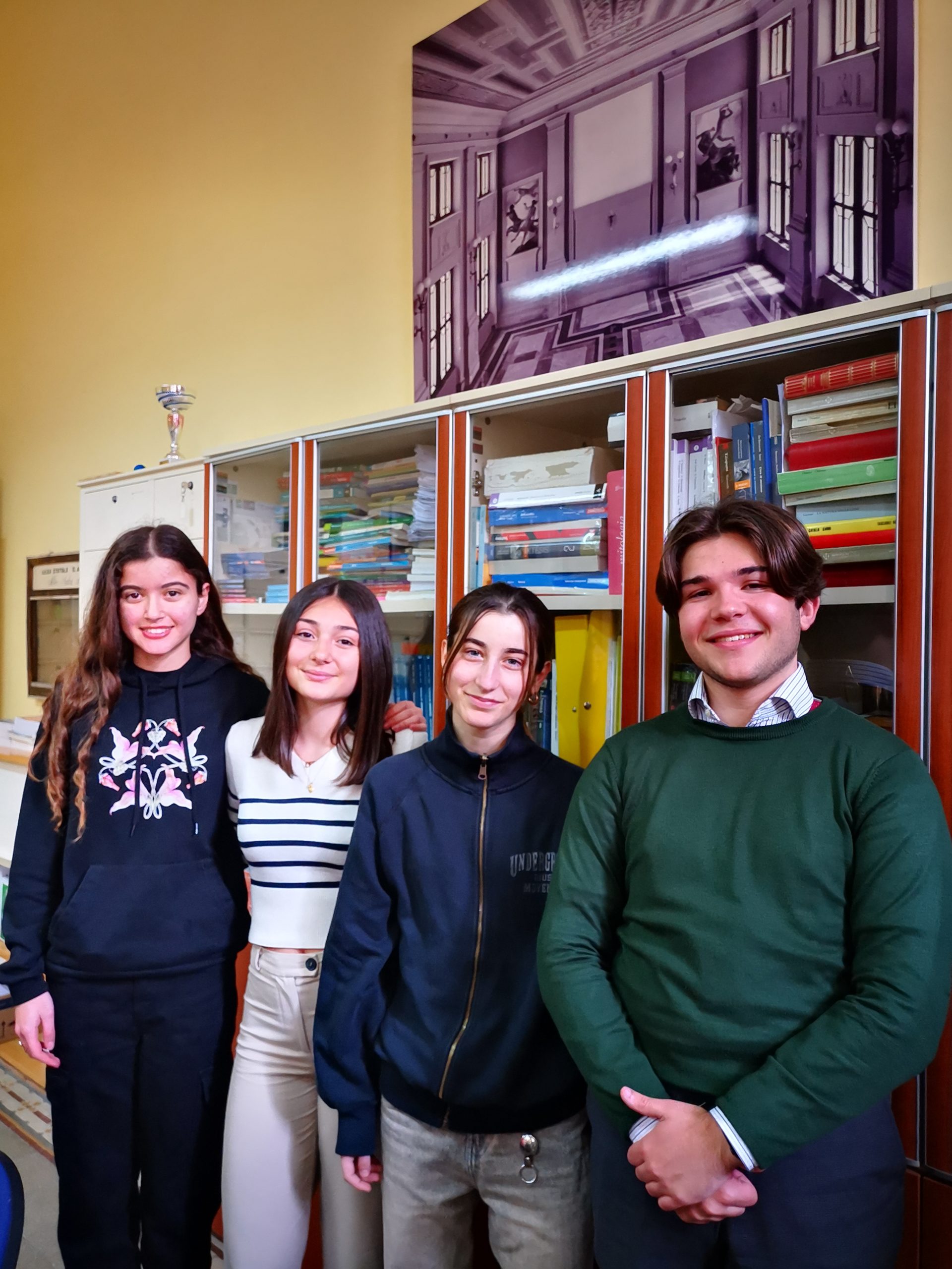 Gli studenti del Liceo Azuni che hanno rappresentato la Sardegna ai Campionati Nazionali di Debate - da sinistra Francesca Dettori, Elena Mela, Agnese Bussu e Edoardo Russu 1