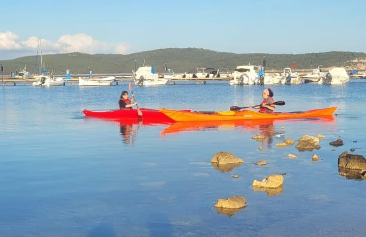 Alghero - A Porto Conte si pagaia contro il tumore al seno