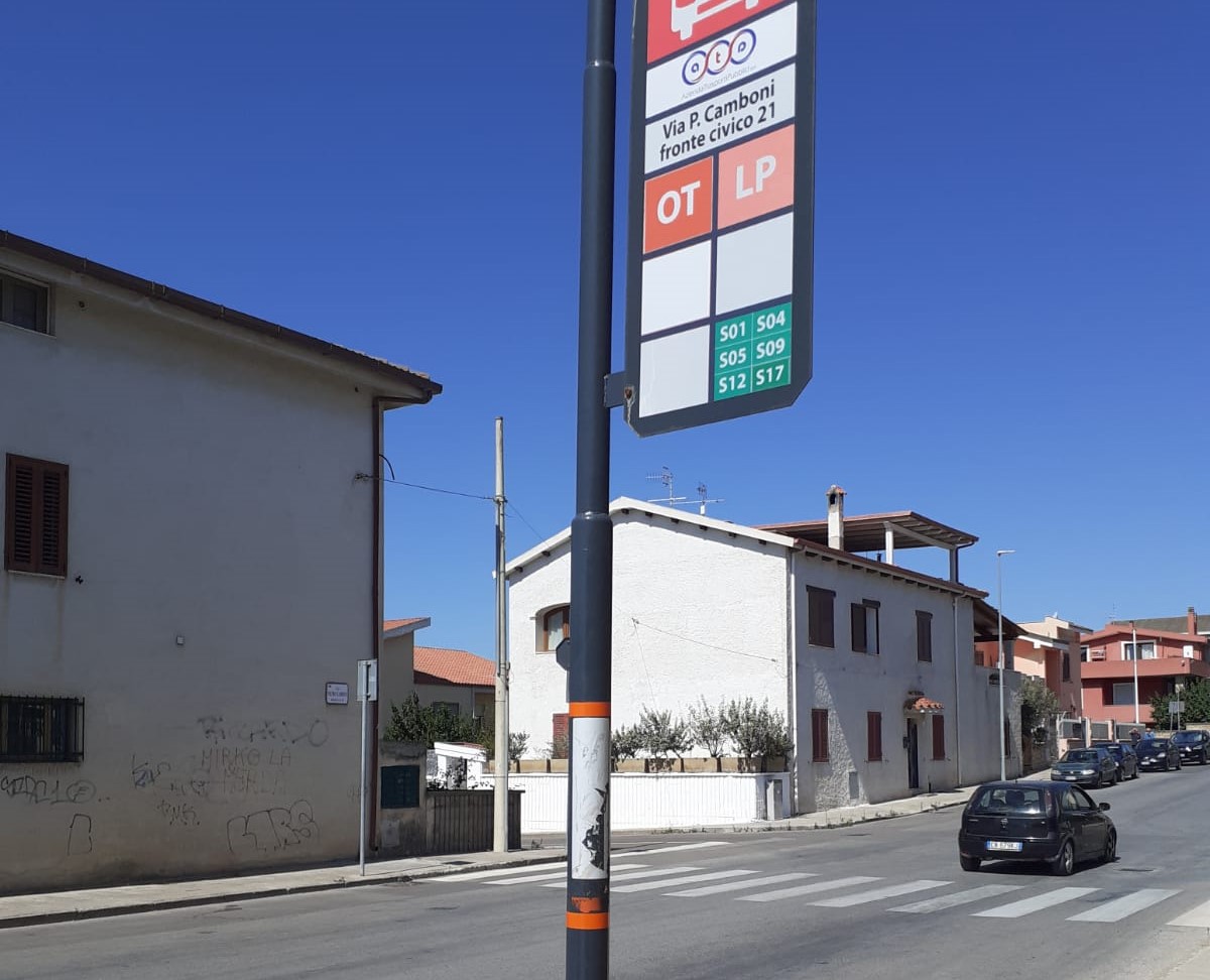 Palina per lettura percorsi bus, zona Li Punti