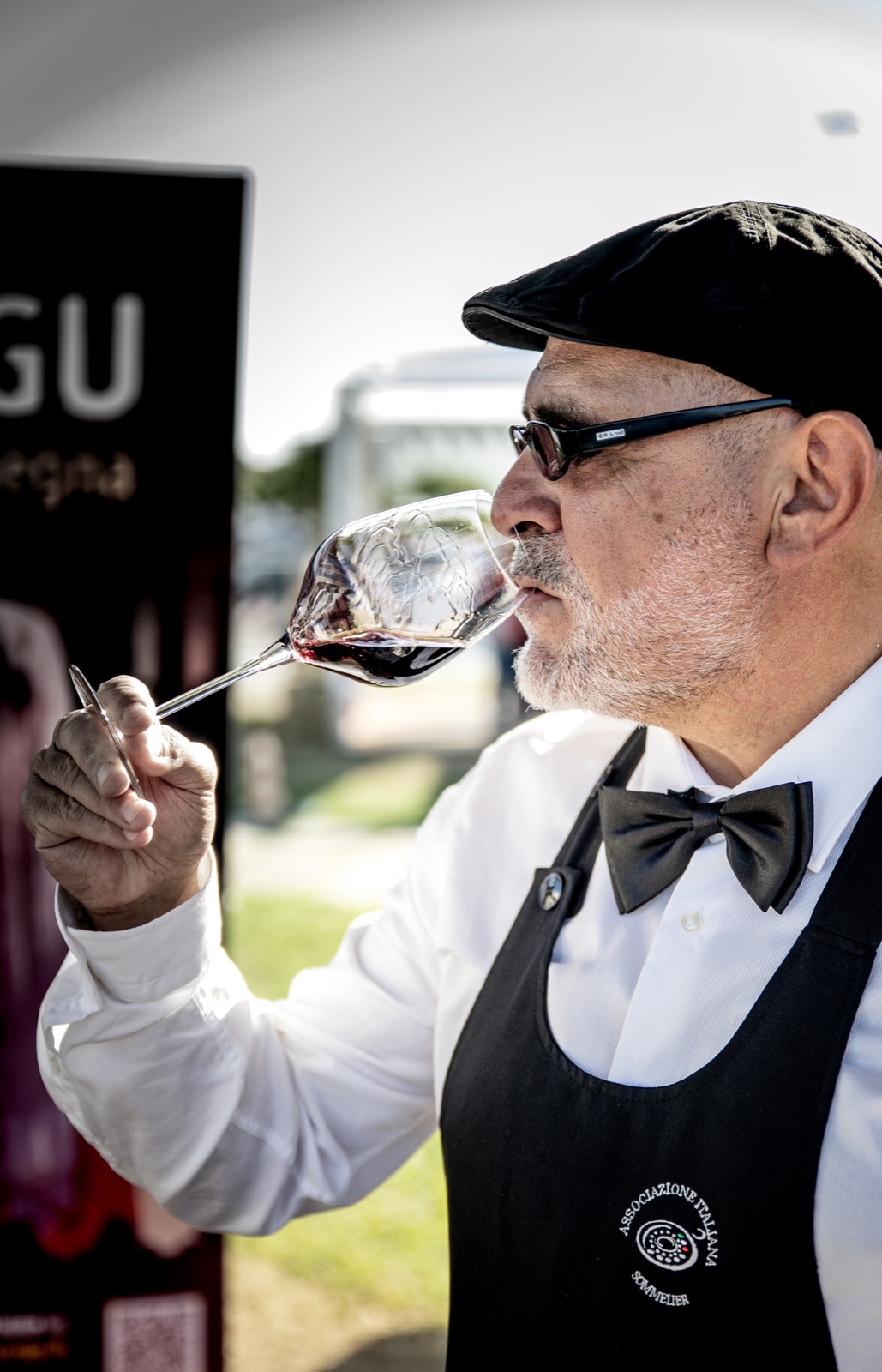 Sommelier Luzzu Luciano durante la degustazione 