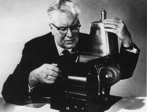  1938 – Carlson inventa la fotocopiatrice