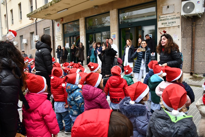  Sassari – I bambini in corteo portano il Natale negli ospedali cittadini