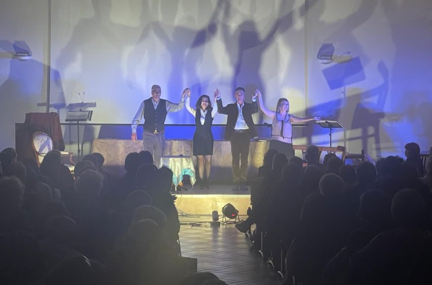  Sassari – Sala piena e successo all’auditorium arcivescovile per lo spettacolo alla ricerca della Sassari Perduta